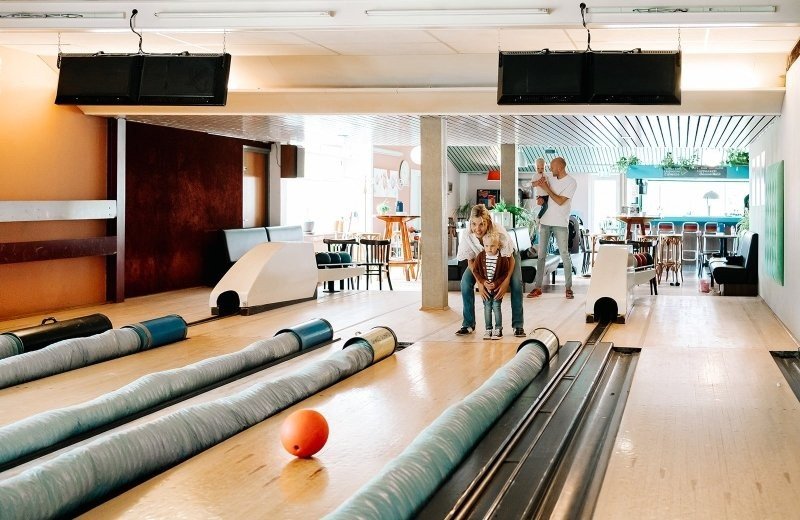 Bar und Bowling