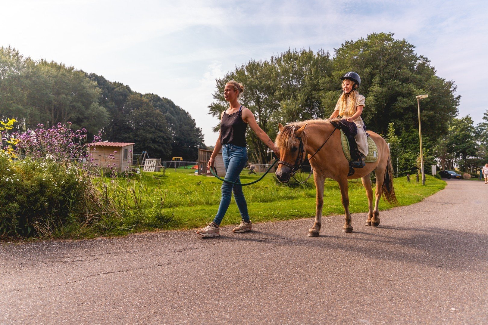Ponyrijden op villapark ijsselhof